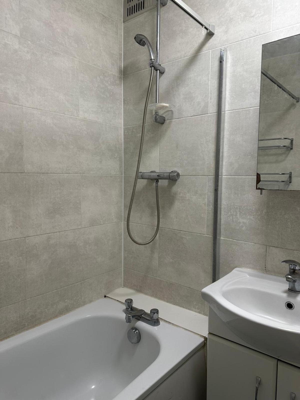 Modern Room In A 4 Bedroom Flat In London, Shared Bathroom! Exterior foto
