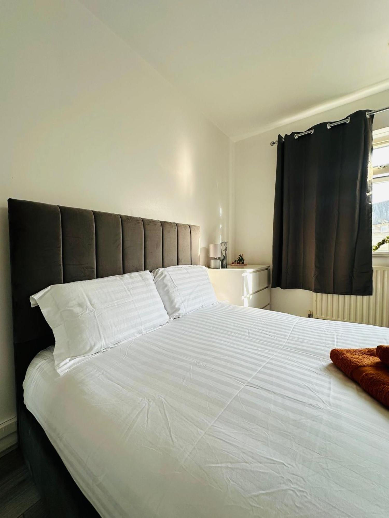 Modern Room In A 4 Bedroom Flat In London, Shared Bathroom! Exterior foto