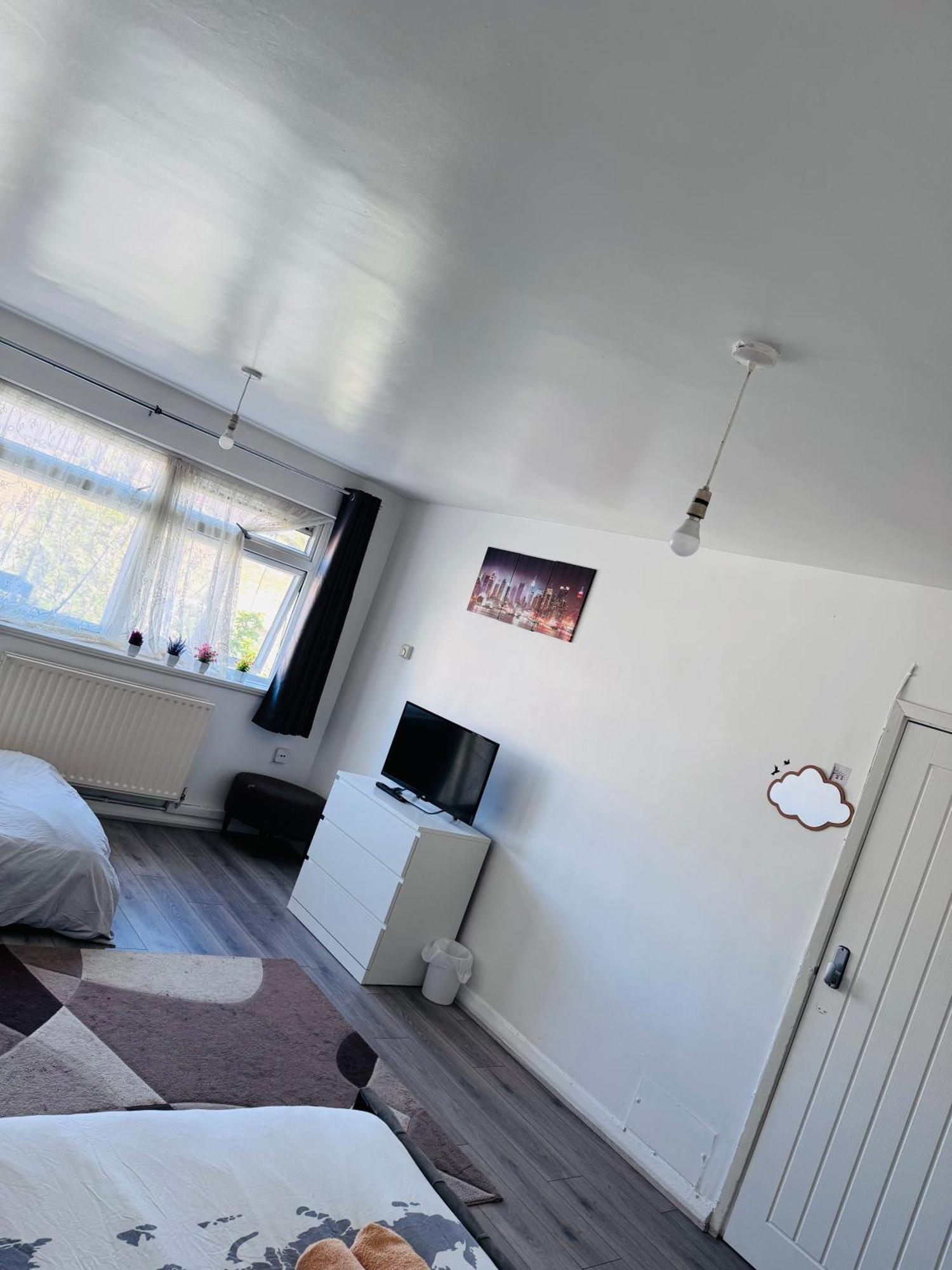 Modern Room In A 4 Bedroom Flat In London, Shared Bathroom! Exterior foto